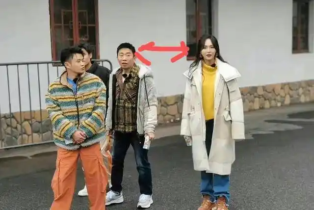 一米七二的唐嫣与一米七二的杨迪同框,网友:究竟谁虚报了身高_时候