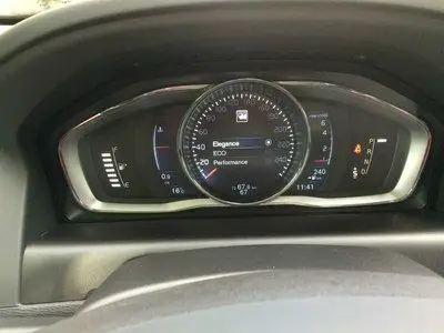 仪表盘有三种可变换的主题颜色,好吸引我