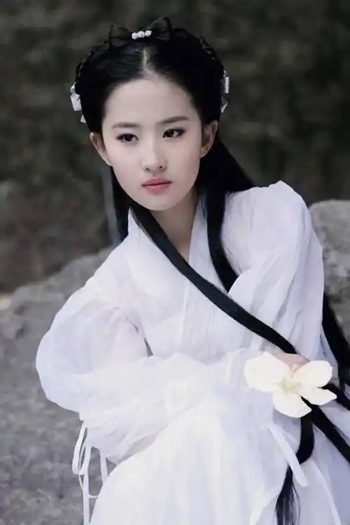 刘亦菲"恋情"曝光,亲吻照火爆热搜!网友:绝了_母亲_陈晓_古装