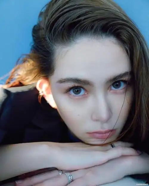 昆凌秀写真大片精致美艳周杰伦快拍分享为老婆助威