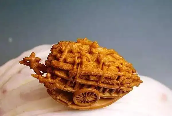 微雕艺术是根植于中国文化艺术中的袖珍艺术品,是雕刻技法的一门分支.