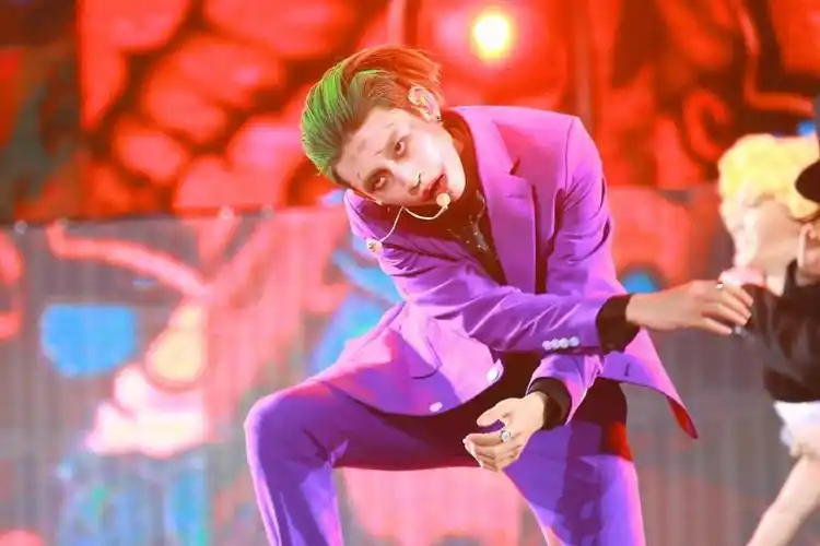 小鬼王琳凯cosplay《蝙蝠侠》小丑酷炫写真,图片大全,高清,图库-回车