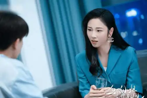 又一现代剧热度稳居不下,本以为女主颜值够高,几位女配却更吸睛