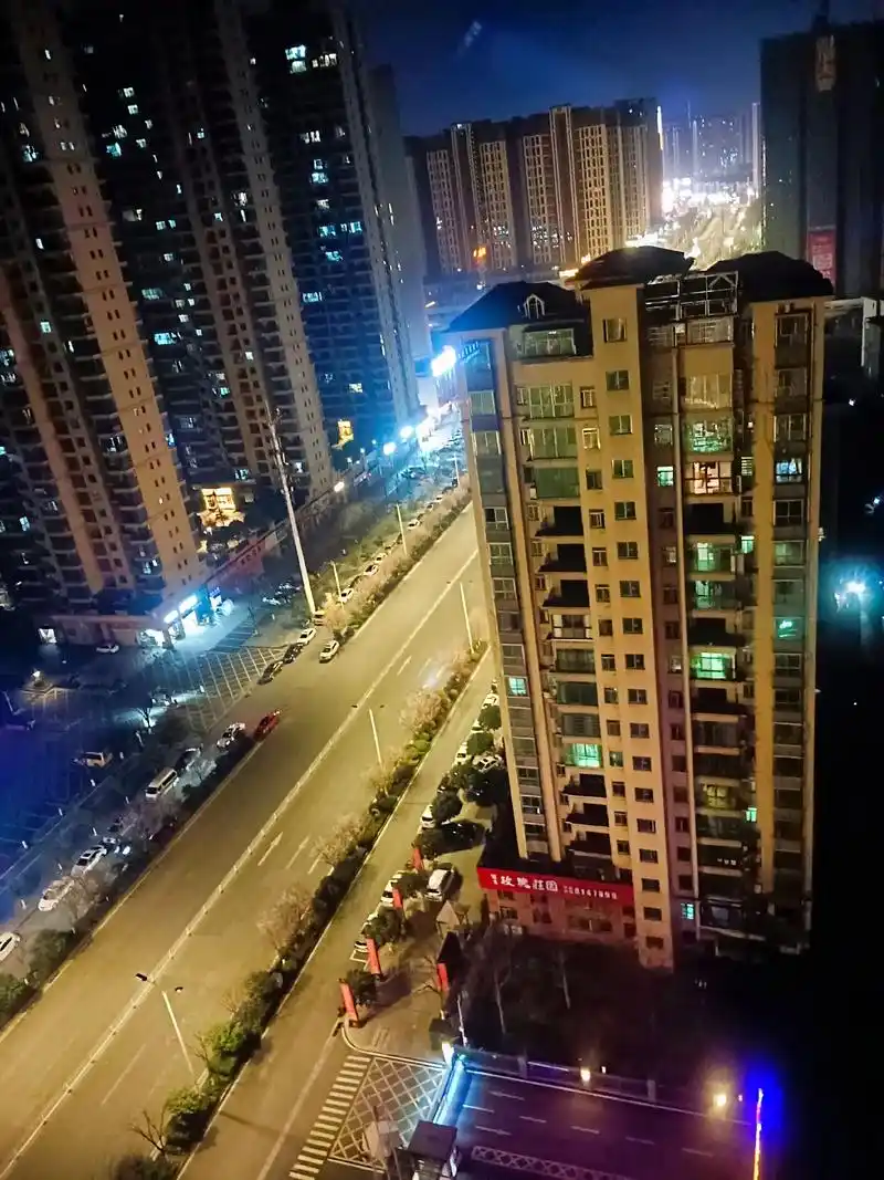 看窗外的世界 #万家灯火人间星河 #城市夜晚霓虹灯璀璨 # - 抖音