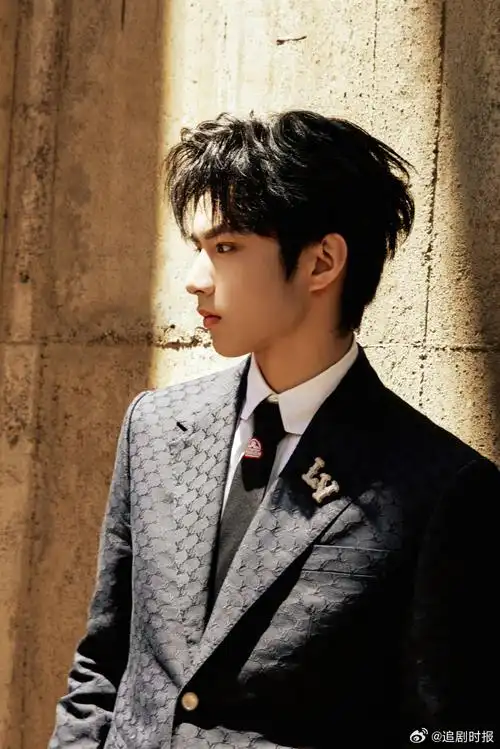 刘耀文晒了微博电影之夜造型