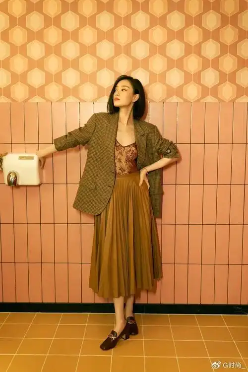 倪妮的衣品也太高级了吧,奶奶辈的"土味配色"穿搭,仍惊艳了