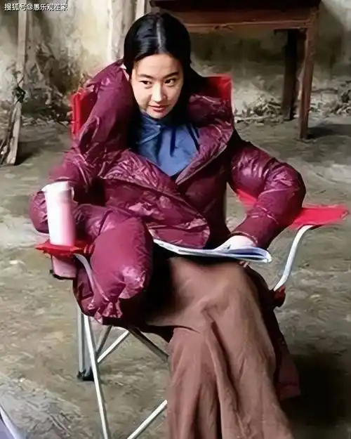 因为刘亦菲在近几年来身材偶有发胖.