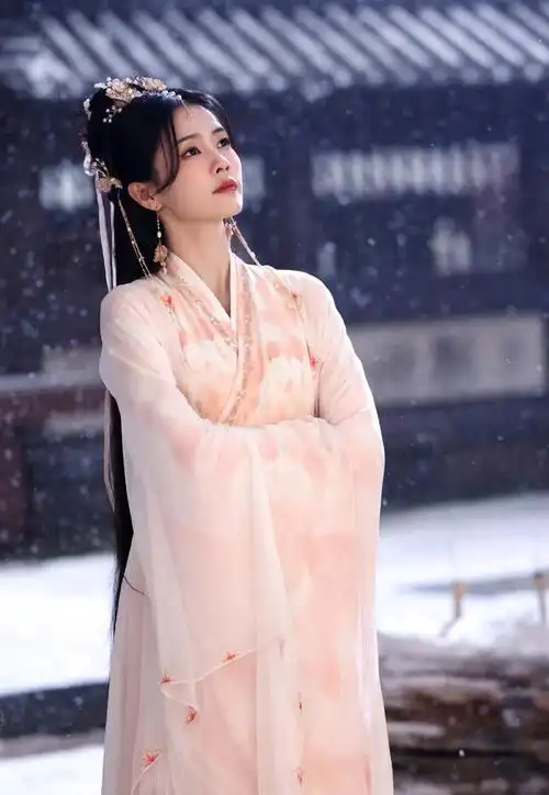 仙侠剧《长月烬明》