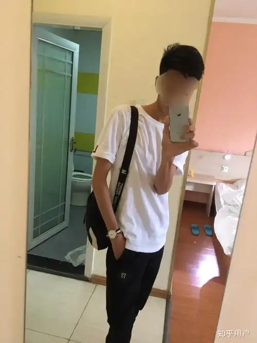 体型较瘦的男生如何穿衣搭配