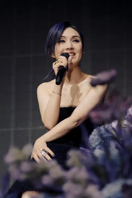 杨千嬅快把冷门歌唱热了