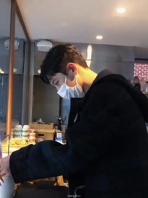 朴灿烈超话#朴灿烈心动时刻#【修图】女友视角拉满啊啊啊!