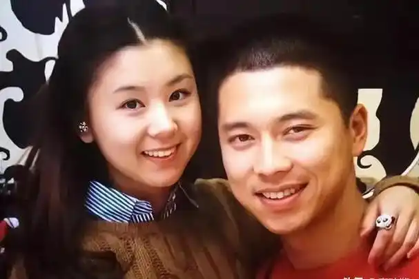 原来她是冯巩"好女儿",出道20多年从不拍吻戏,年近40