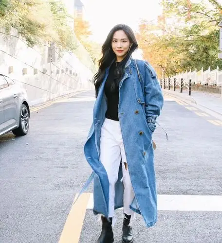 王霏霏的牛仔裤太好看了就是出门太费时间拉链就要拉5次
