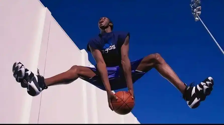 球鞋文化 #科比#阿迪达斯 #布莱恩特  记得穿这双鞋的时 - 抖音