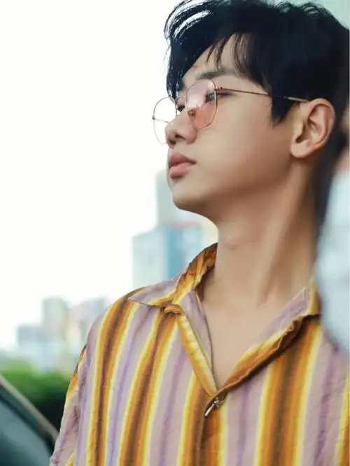 汪苏泷近景小图片