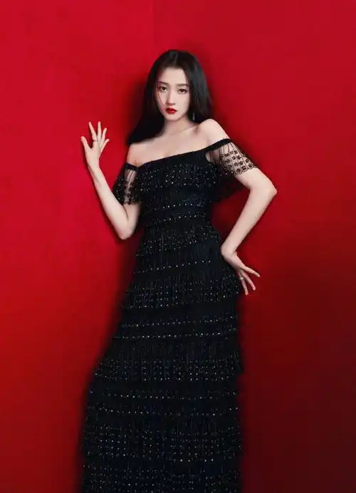 关晓彤飘纱开衩红裙