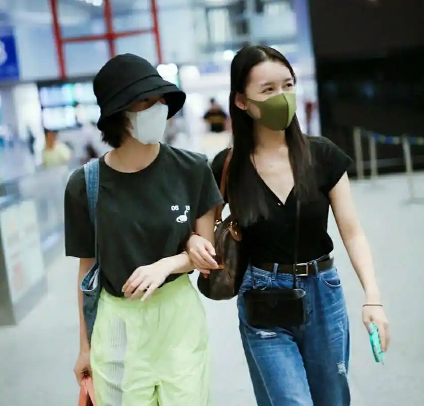 张雪迎小姐姐蒋依依私服 令人羡慕的一对姐妹花