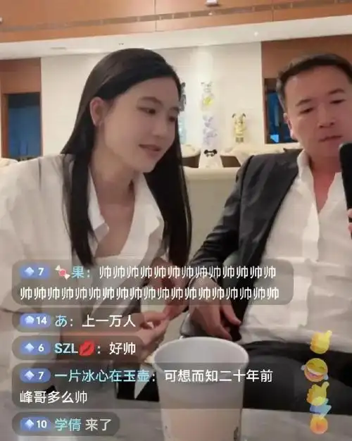 立体的赖文峰,也让人们对他们的感情生活充满了好奇