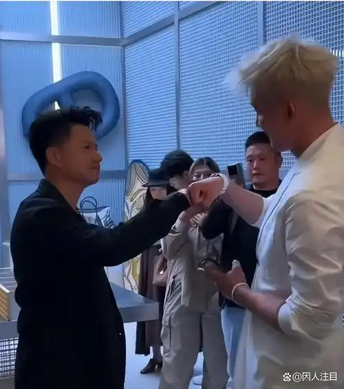 段奕宏,白宇更多被年轻一代认识,因为他的长相确实很帅,只是身高略显