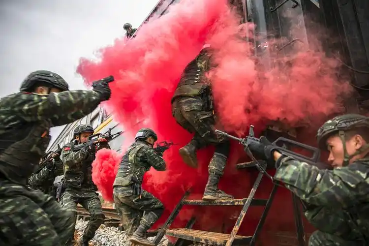 武警特战队员砺剑出征