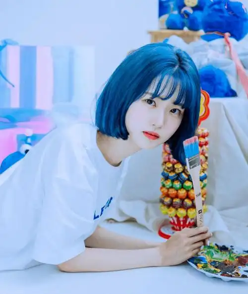 蓝色短发动漫感_中国_发型_形象