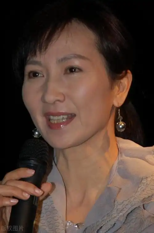 《新白娘子传奇》的小青?陈美琪赛马问鼎100万奖金赛事冠军|赵雅芝|叶