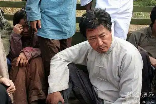 《四世同堂》花絮放送 赵宝刚被活埋痛哭流涕