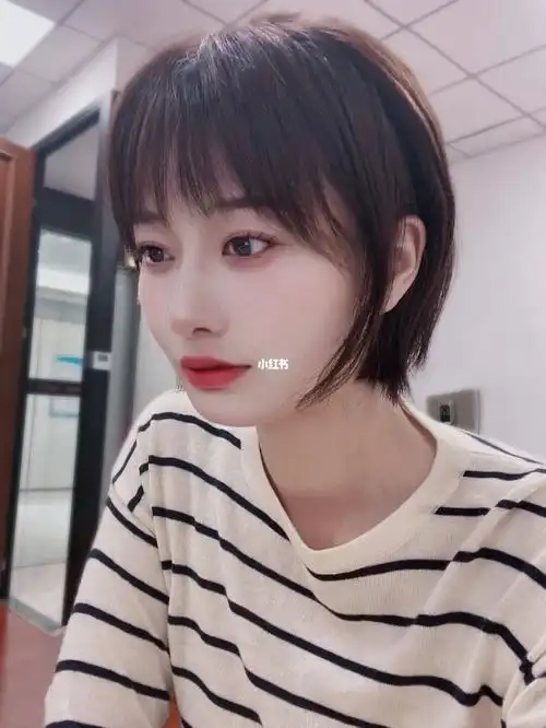 方形脸短发_短发_方脸_时尚_发型