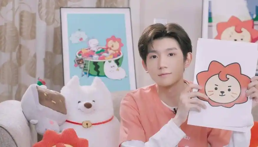 比roy6更可爱的宝贝出现 王源模仿莱阳表情包现场视频公开