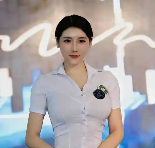 臀围100厘米,体重130磅,身为健身教练的刘太阳是胖但不胖,她好漂亮