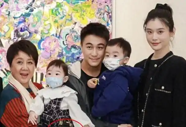 和何猷君在2019年10月迎来儿子之后,由赌王的长孙何鸿燊亲自为他取的