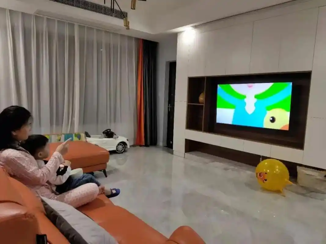 卧室有必要放电视机?别拒绝得太急,问问家人怎么想的!