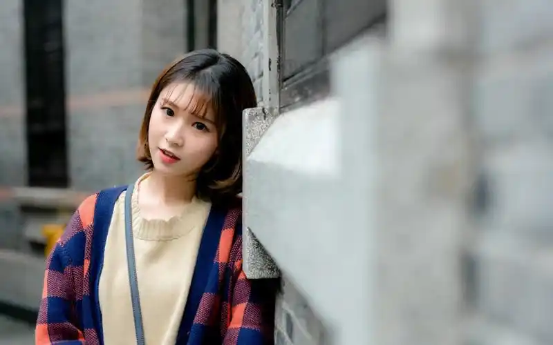 短发美女生活照图片-美女壁纸-高清美女图片-第8图-娟娟壁纸