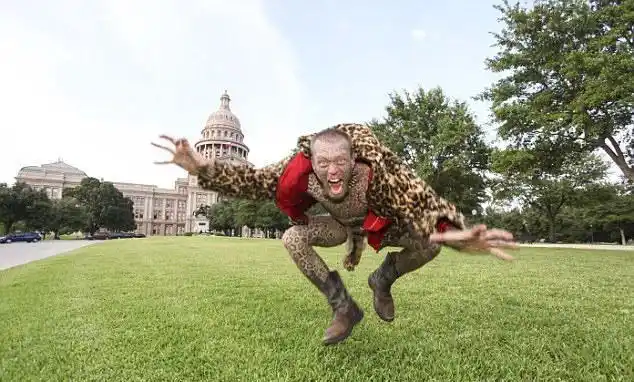 世界上最奇怪的人,长相似外星人,还打破吉尼斯纪录!