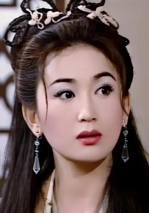 "性感女神"温碧霞:贫民窟长大,14岁混社会,17岁成"艳星"