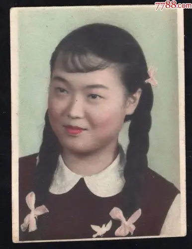 50年代辫子美女老照片1张(尺寸约10*7.5厘米)