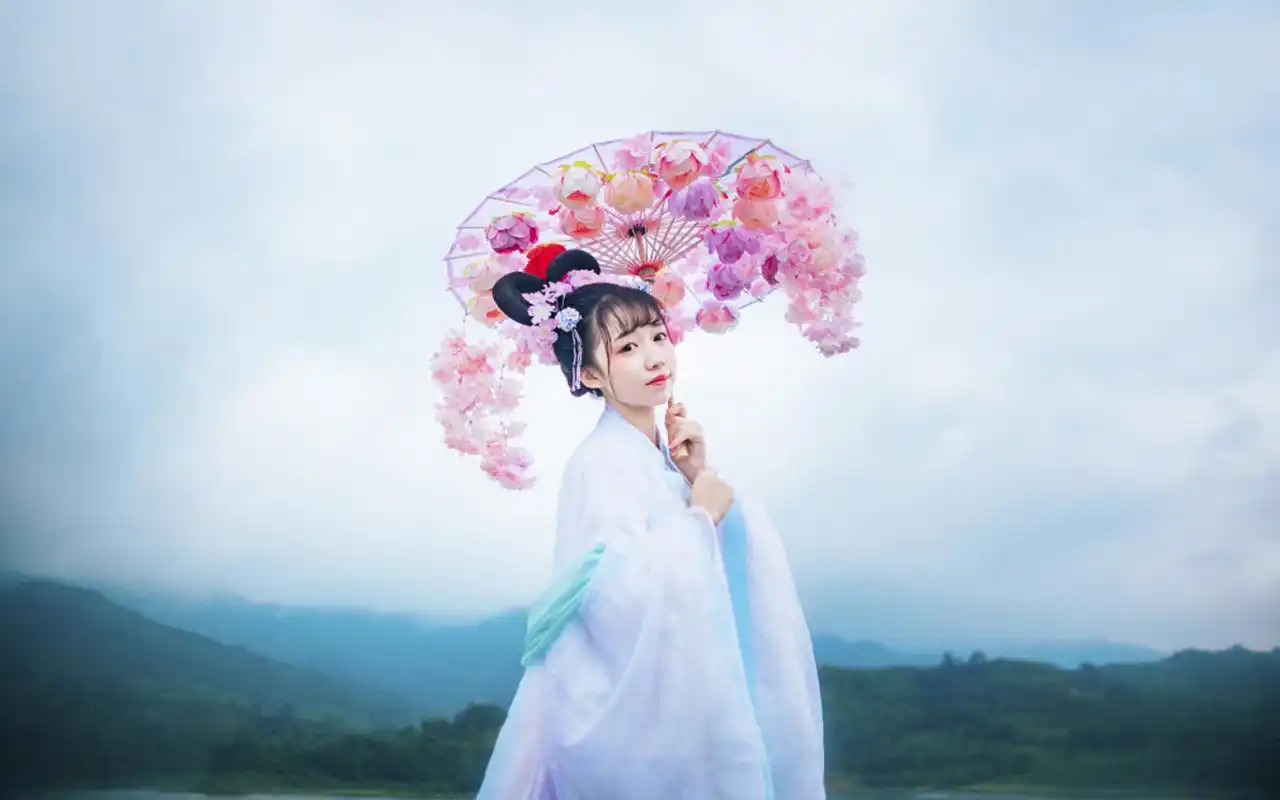 花仙子古装美女梦幻写真桌面壁纸