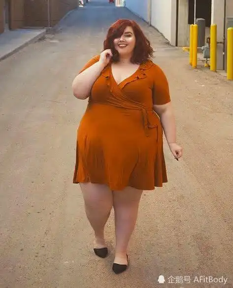 体重超过200斤的胖妞自信又时尚老公为她痴迷