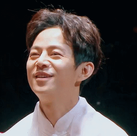 别以为我不知道你想笑,哼