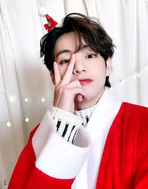 金泰亨超话99#金泰亨mixtape#我滴小可爱～～～节日快乐9415