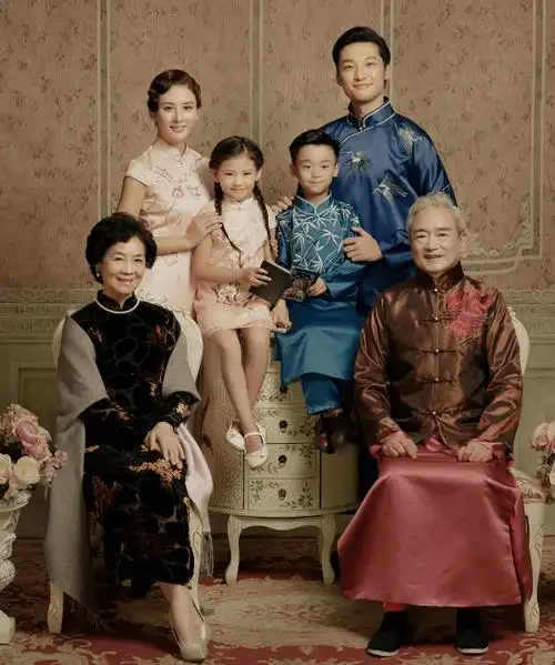 2020新款全家福拍摄服装儿童摄影亲子装一家六口影楼拍照主题服饰