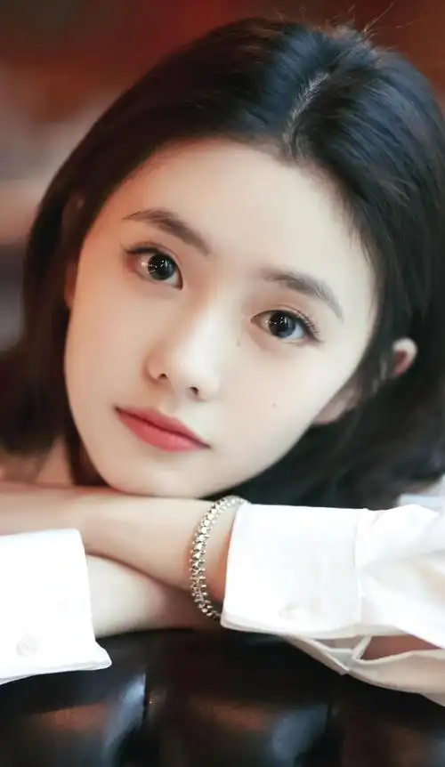 影视演员刘浩存清纯可人