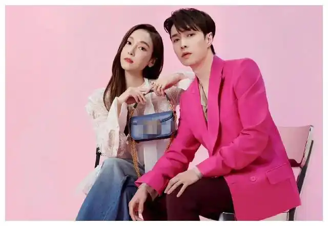 张艺兴郑秀妍合体拍大片,豪门姐弟既视感,曾和妹妹郑秀晶演情侣_腾讯