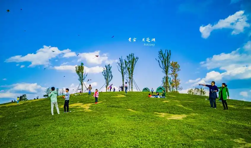 贵安新区月亮湖公园
