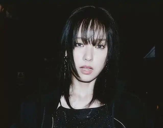 李孝利能否再次带起新流行新曲概念照公开感性街头造型引关注