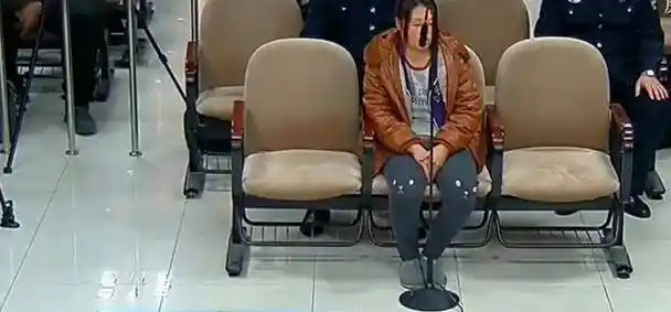 桂玲好意劝说:"后妈不好当,但咱可不能做丧尽天良的事,这孩子还这么小