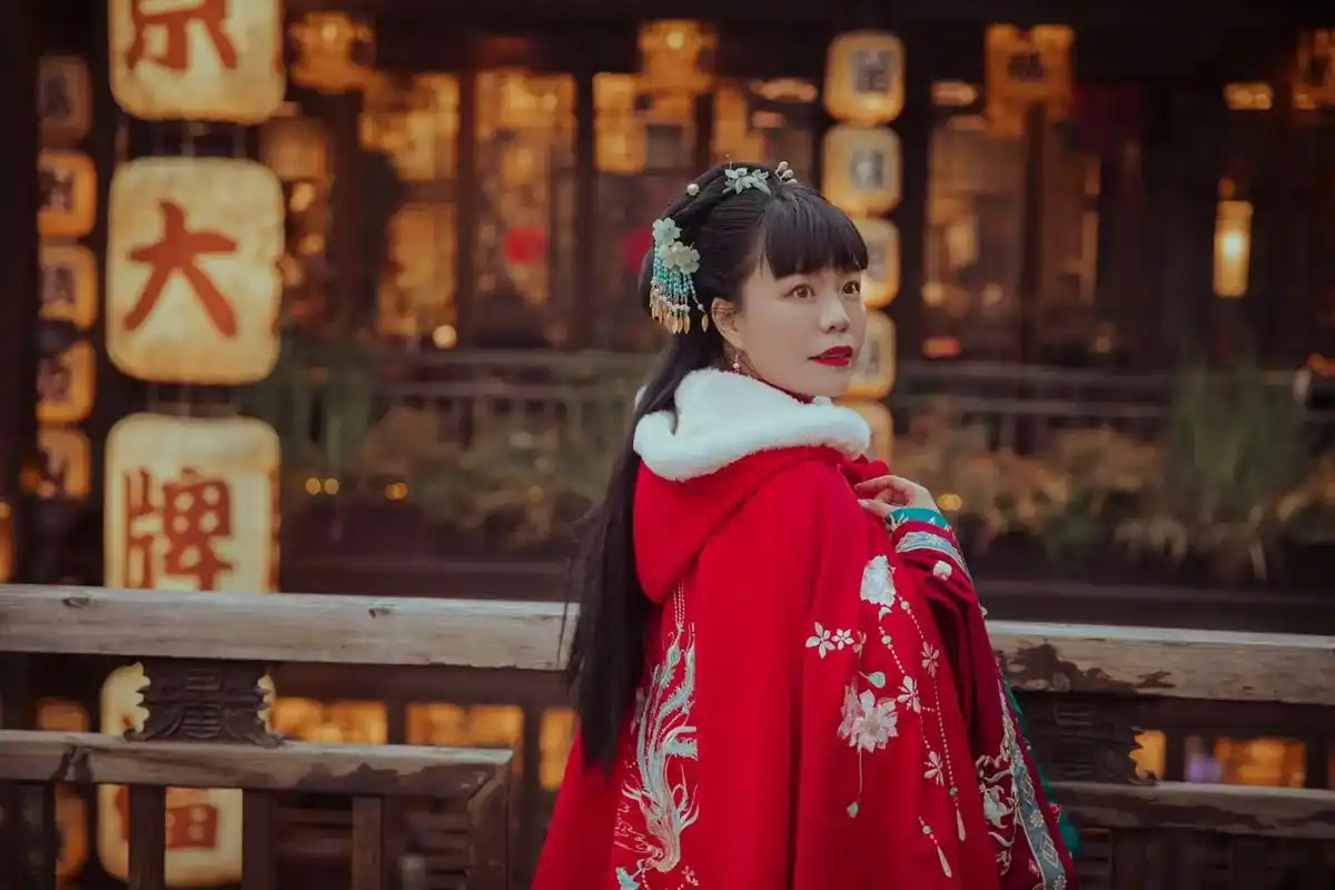 #汉服摄影 #汉服写真 #古风摄影 #今天你穿越了嘛 #穿越 - 抖音