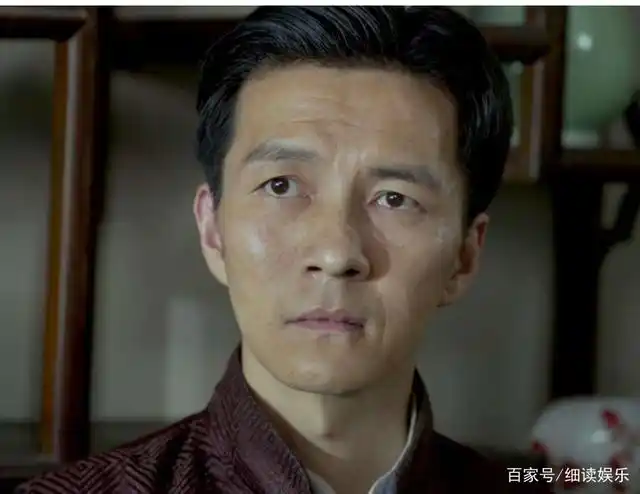 还记得《鸡毛飞上天》里面的苟日新吗?他现在长这样