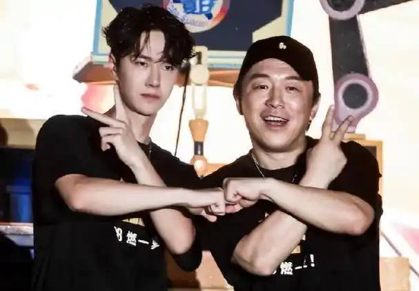 【03】初中还没毕业呢,王一博就被杜华给看上了.