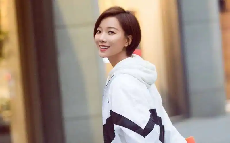 王珞丹遭姥爷催婚引发热议,网友:40岁女星也愁嫁?_生活_个人成长_视频